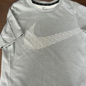 Boys L Nike Tee